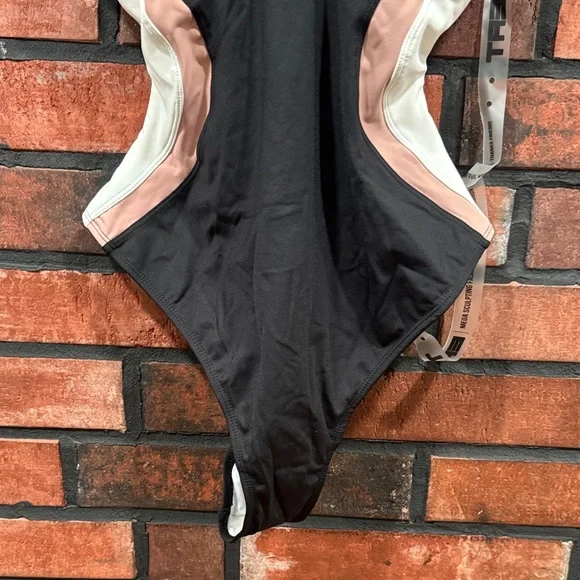 TA3 Plungey Triangle  swimsuits - Picture 7 of 12